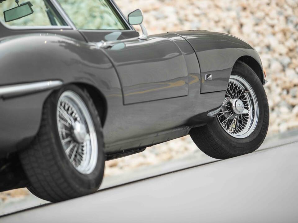 Immagine 36/88 di Jaguar E-Type (2+2) (1968)