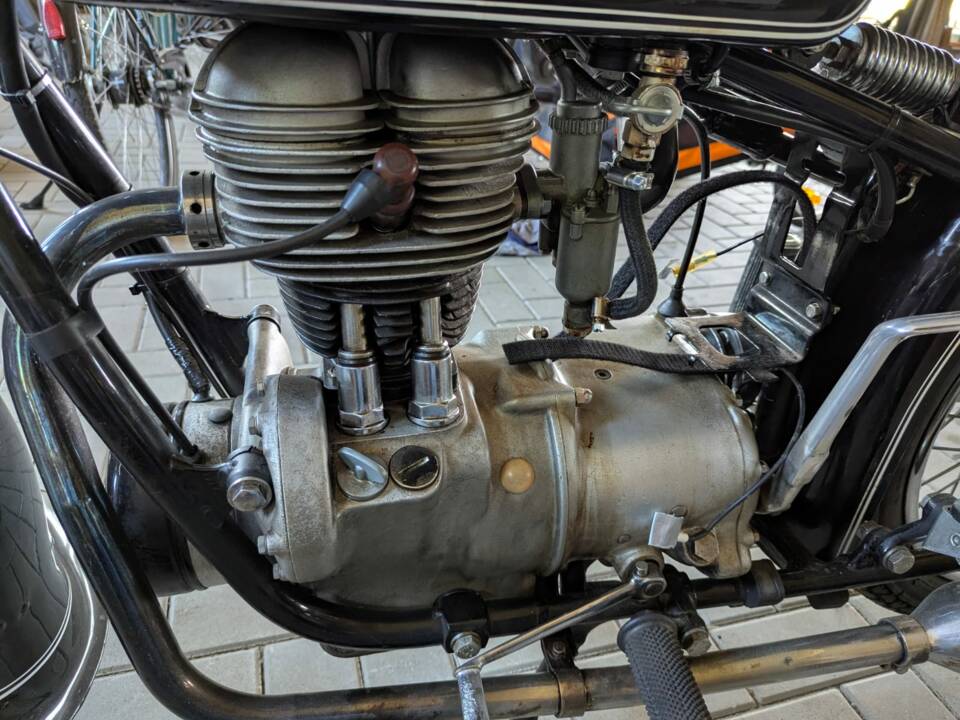 Image 4/6 of BMW R 25/3 (1954)