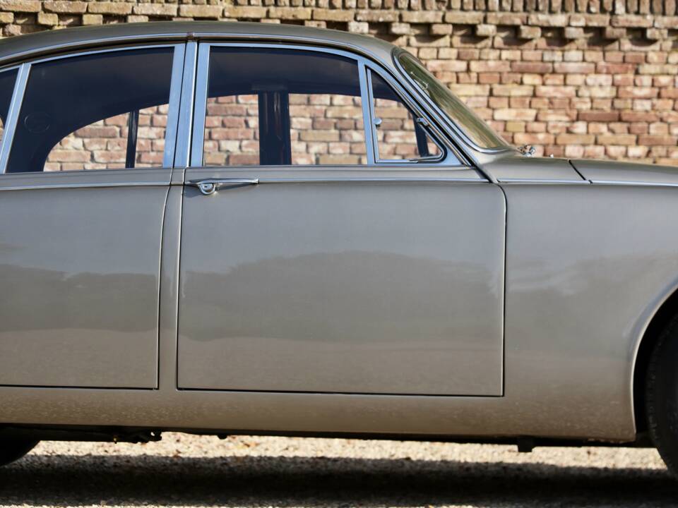 Immagine 16/50 di Jaguar Mk II 3.4 (1966)