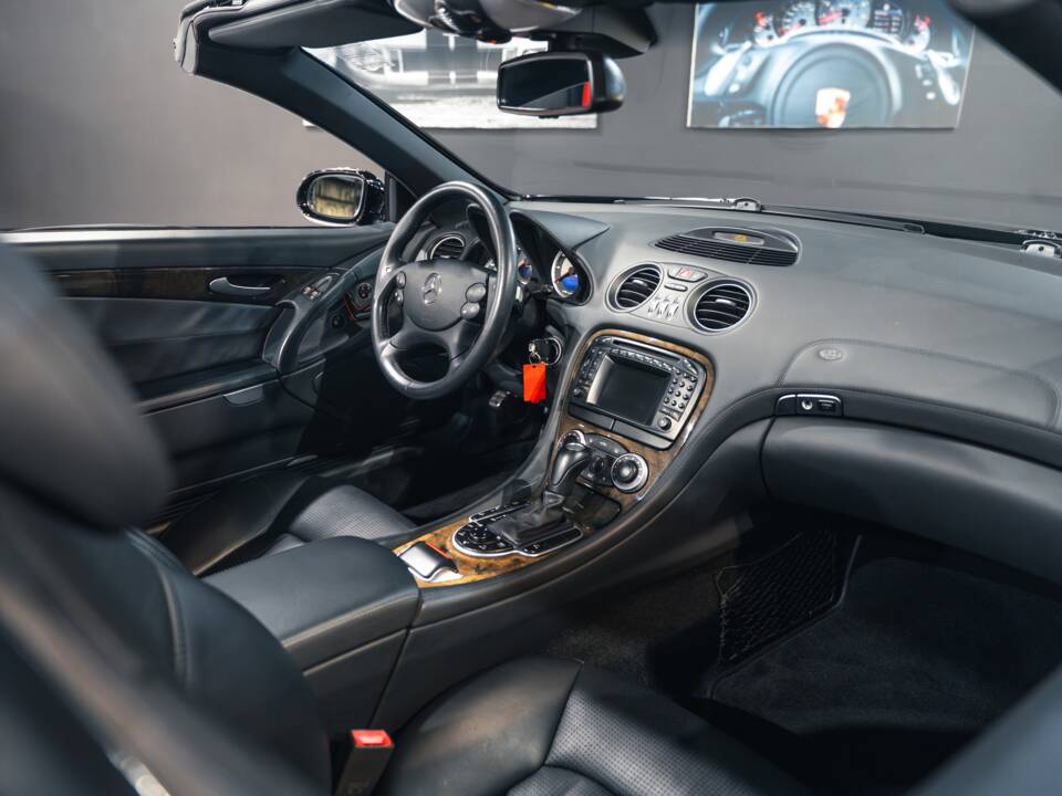 Image 27/31 of Mercedes-Benz SL 55 AMG (2003)