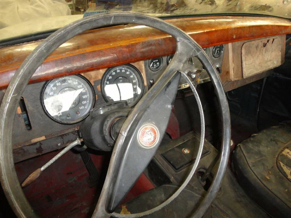 Bild 4/32 von Jaguar 240 (1968)