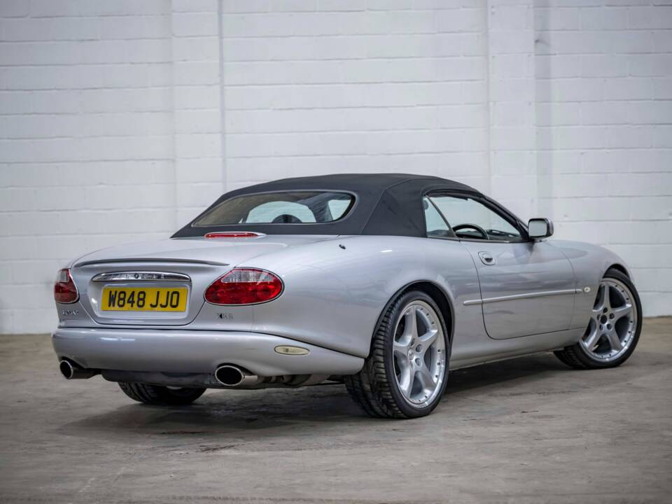 Image 8/8 of Jaguar XKR &quot;Silverstone&quot; (2000)