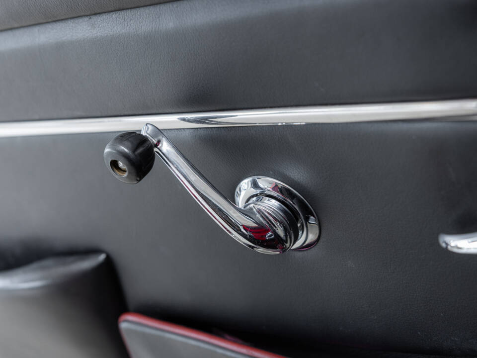 Image 8/39 of Alfa Romeo 2000 Spider (1960)