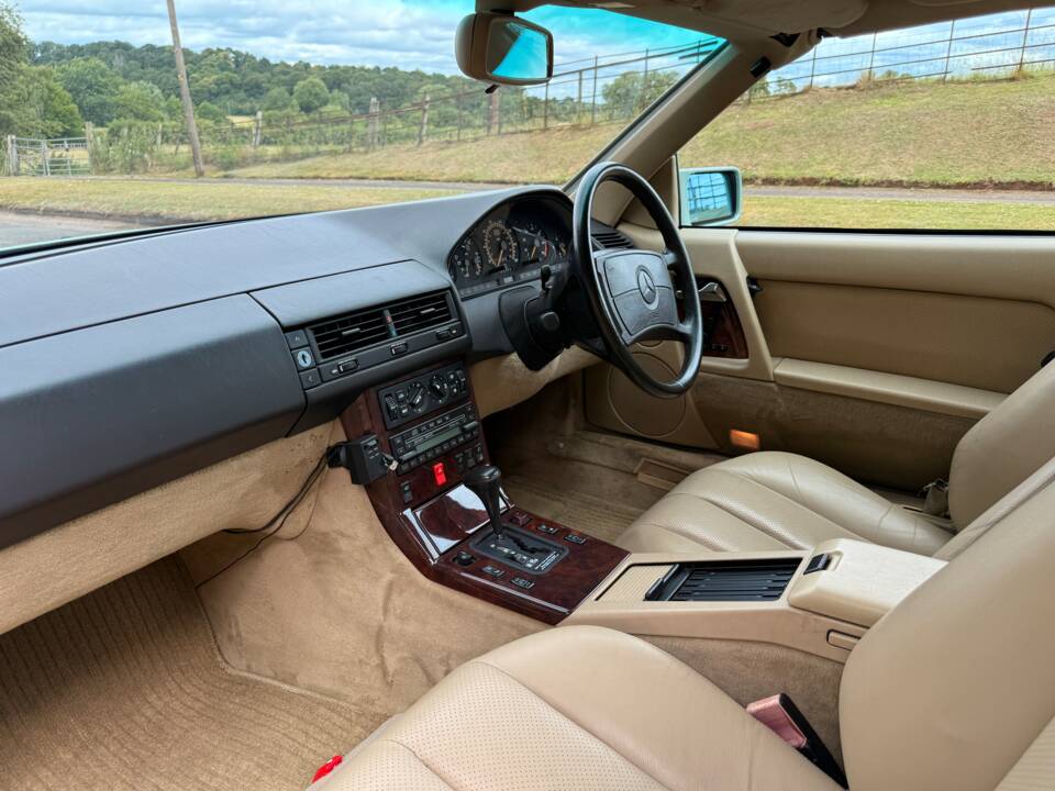 Afbeelding 8/15 van Mercedes-Benz 500 SL (1990)