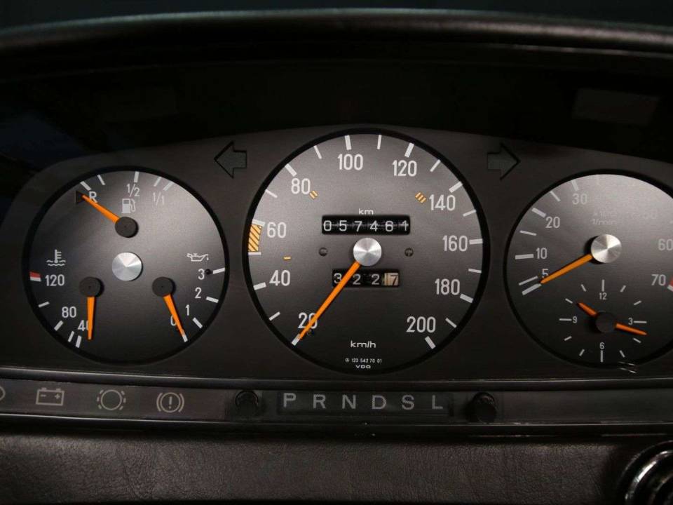 Imagen 14/30 de Mercedes-Benz 200 (1982)