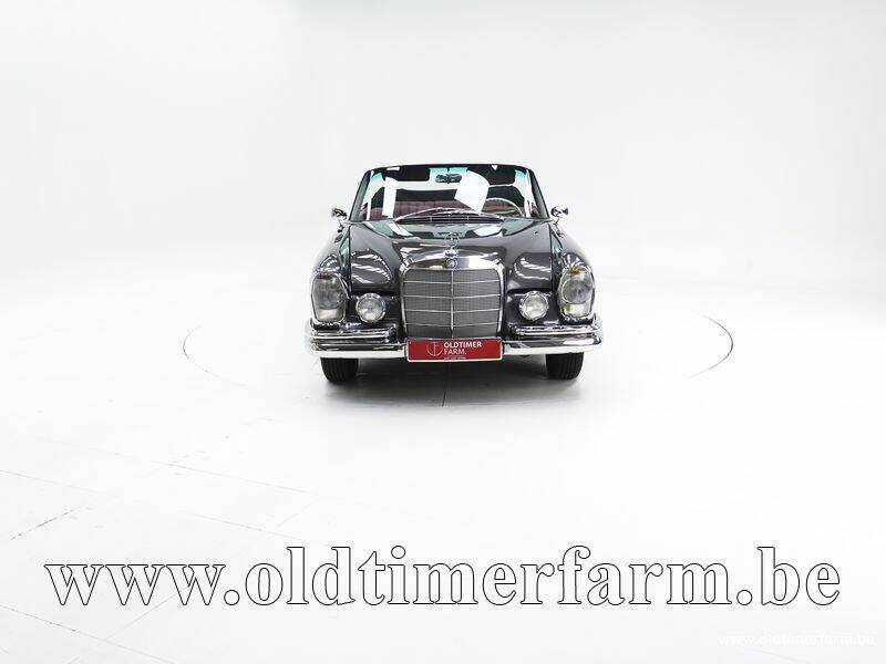 Image 5/15 de Mercedes-Benz 220 SE b (1963)