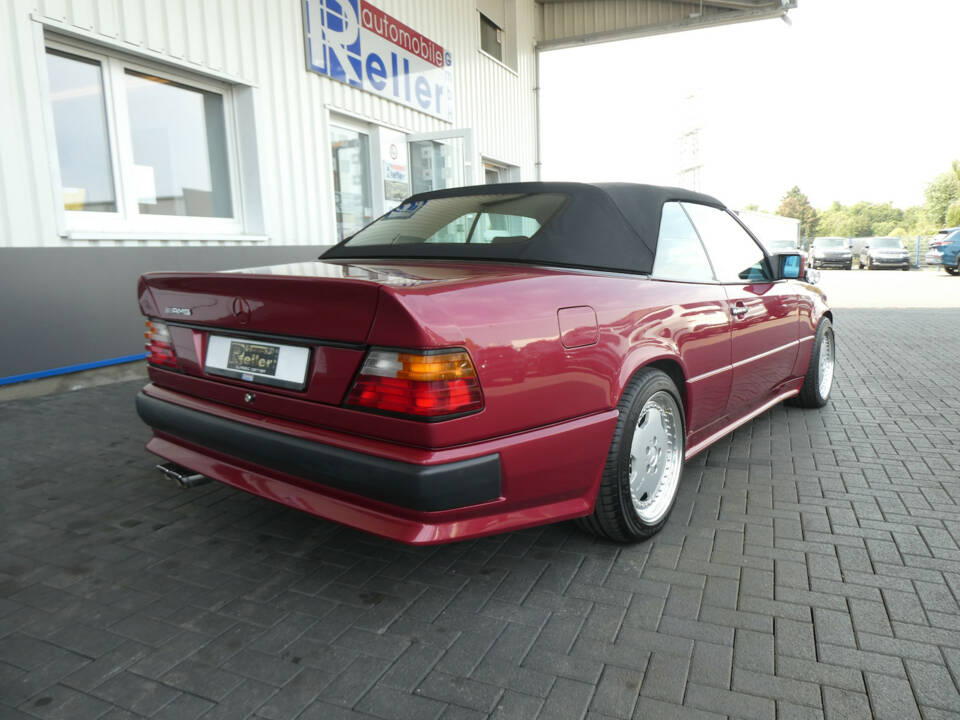 Image 4/25 of Mercedes-Benz 300 CE-24 3.4 AMG (1994)