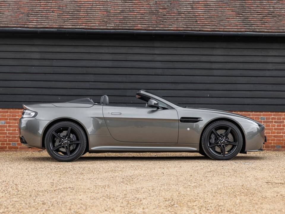 Bild 2/50 von Aston Martin V8 Vantage AMR Roadster (2018)