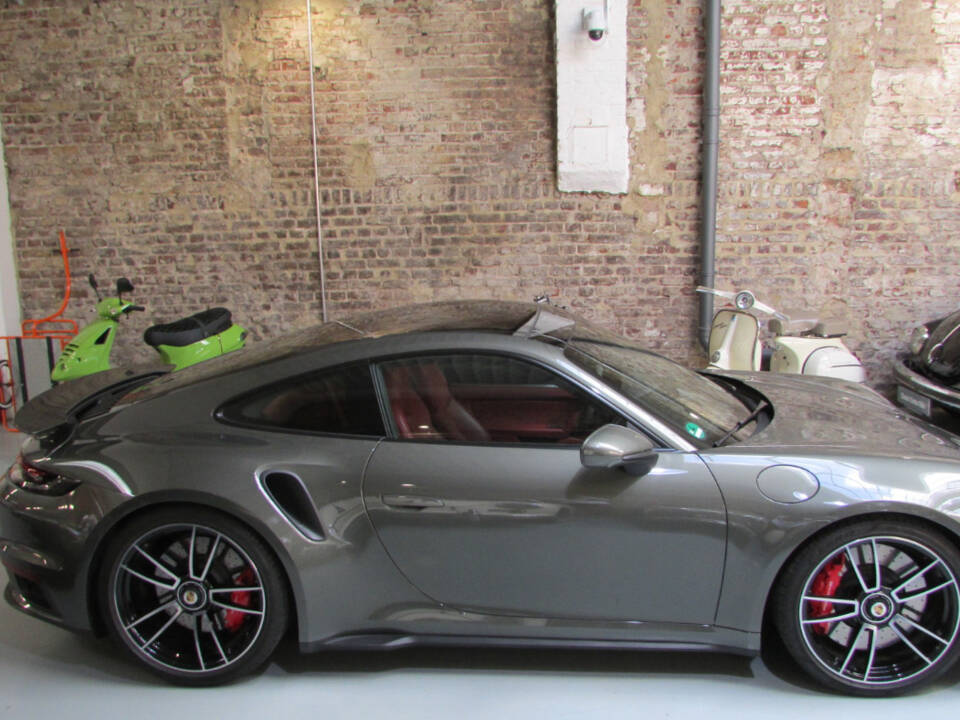 Image 3/20 of Porsche 911 Turbo (2022)