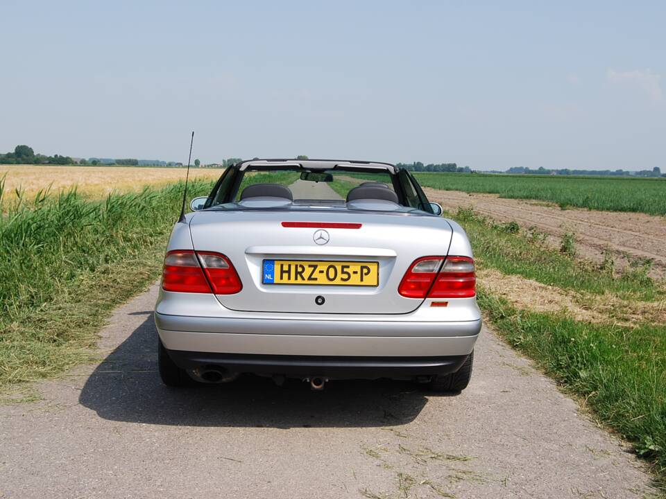 Image 15/46 of Mercedes-Benz CLK 200 (1999)