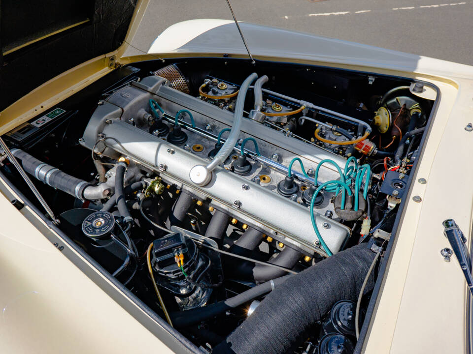 Bild 40/62 von Aston Martin DB 6 Mk II Volante (1970)