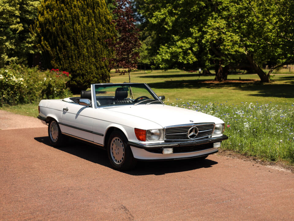 Image 1/85 of Mercedes-Benz 560 SL (1986)
