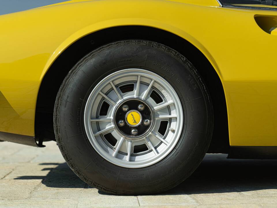 Image 18/50 of Ferrari Dino 246 GT (1971)