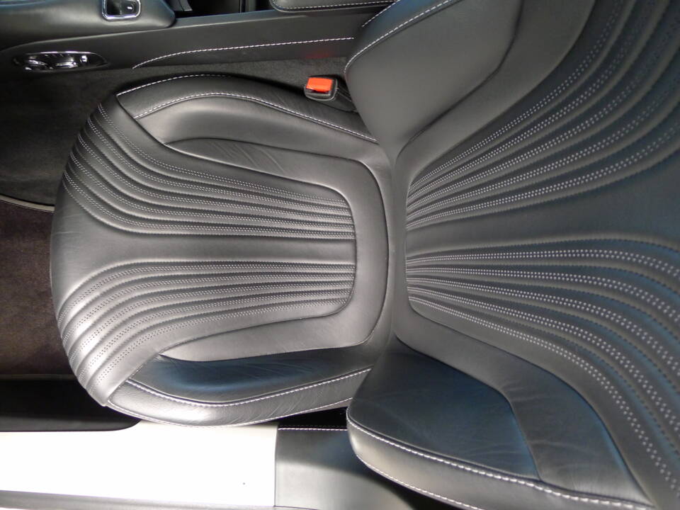 Image 35/37 of Aston Martin DB 11 V12 (2020)
