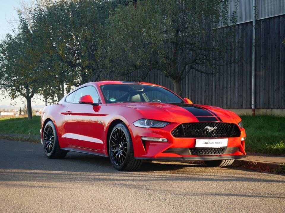 Image 2/33 de Ford Mustang GT 5.0 V8 (2022)