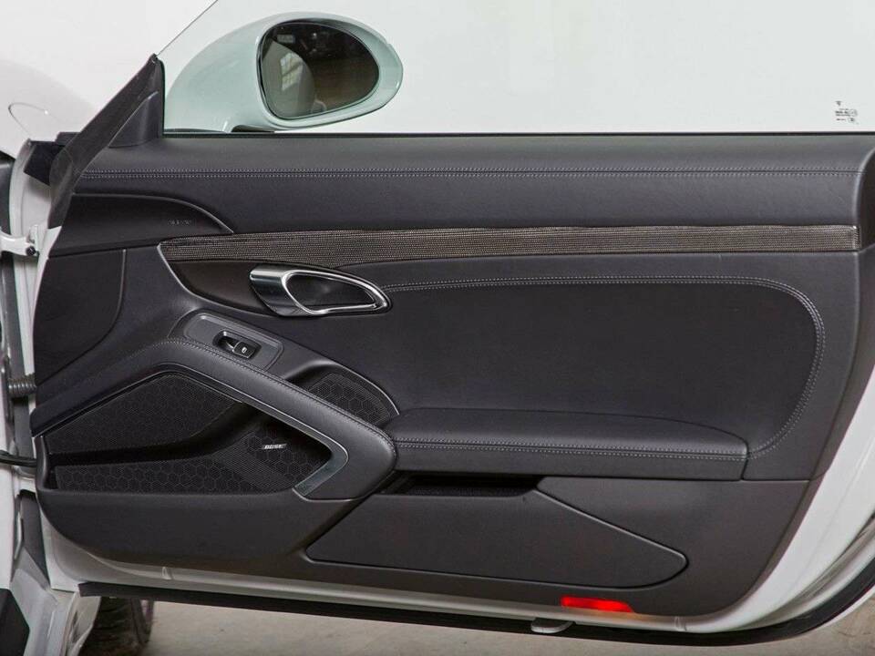 Image 17/25 de Porsche 911 GT3 Touring (2018)