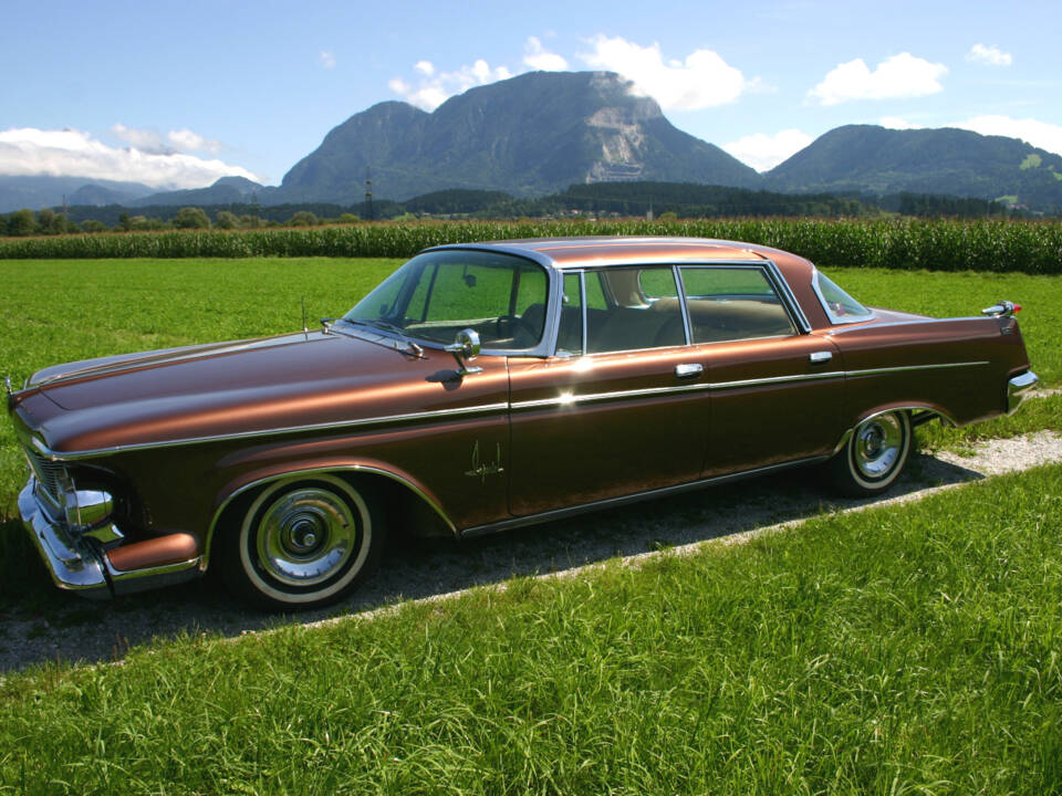 Image 3/20 of Imperial Crown Sedan (1962)