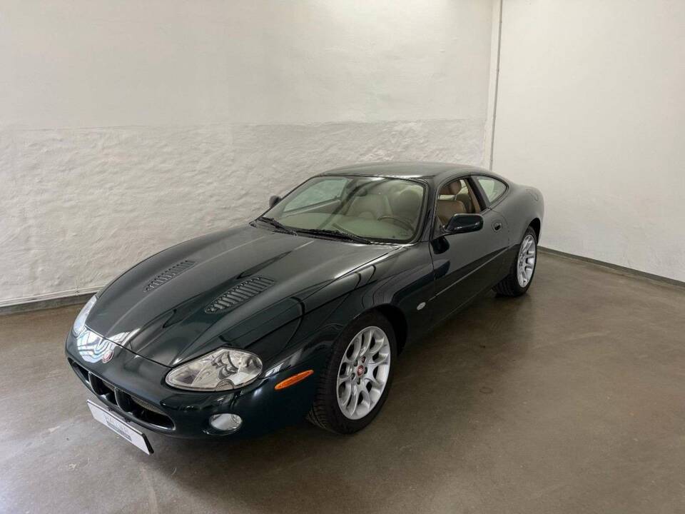 Image 3/26 of Jaguar XKR (2000)