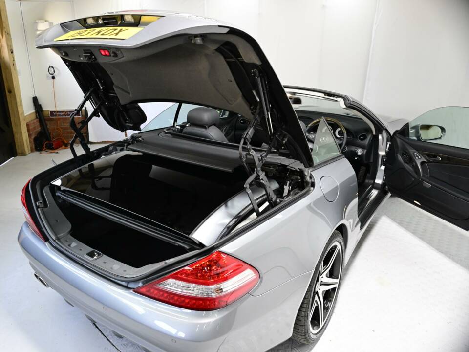 Image 42/50 of Mercedes-Benz SL 500 (2008)