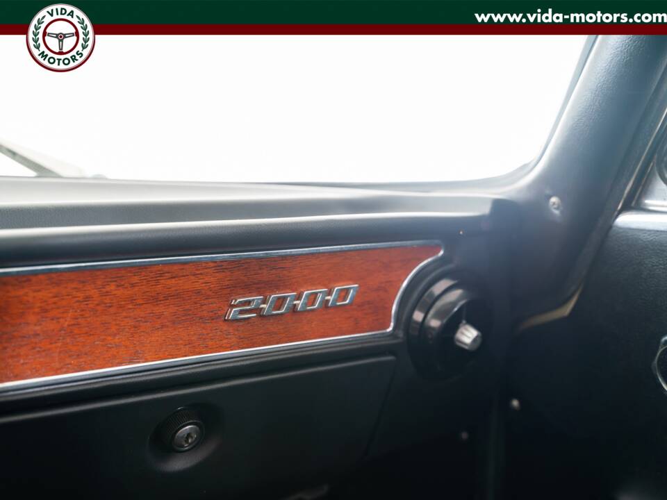 Image 7/14 of Alfa Romeo 2000 GT Veloce (1972)