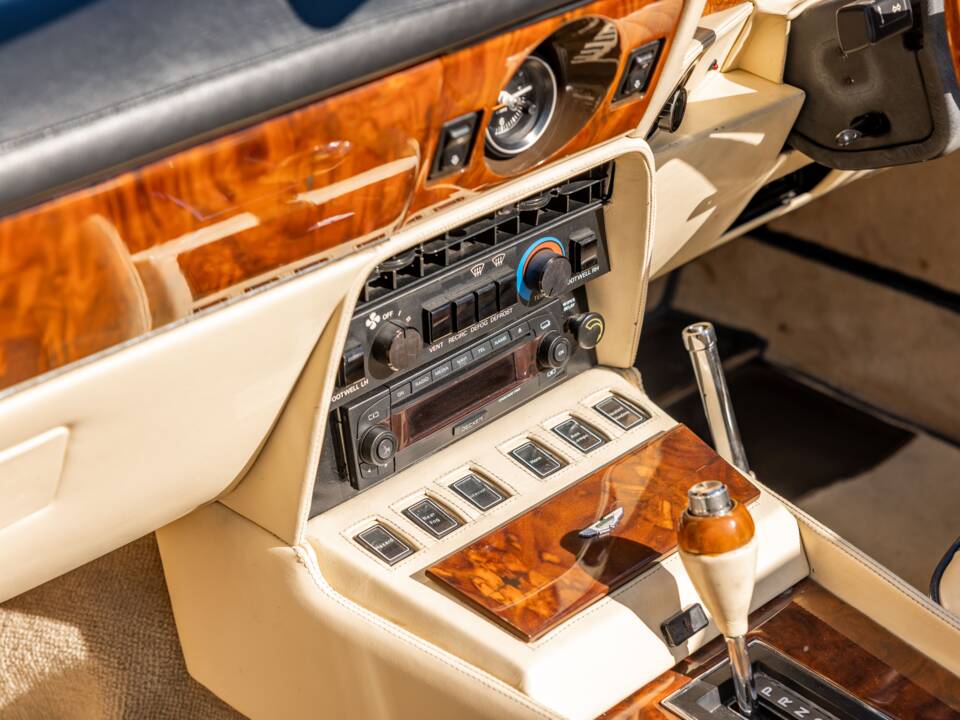 Image 7/57 de Aston Martin V8 Vantage Volante (1989)