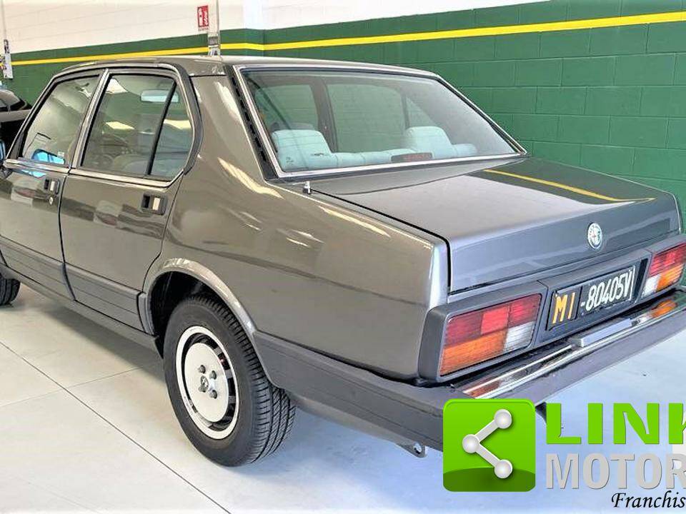 Bild 5/10 von Alfa Romeo Alfetta Quadrifoglio Oro (1984)