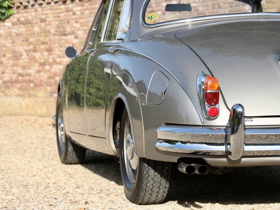 Bild 47/50 von Jaguar Mk II 3.4 (1966)