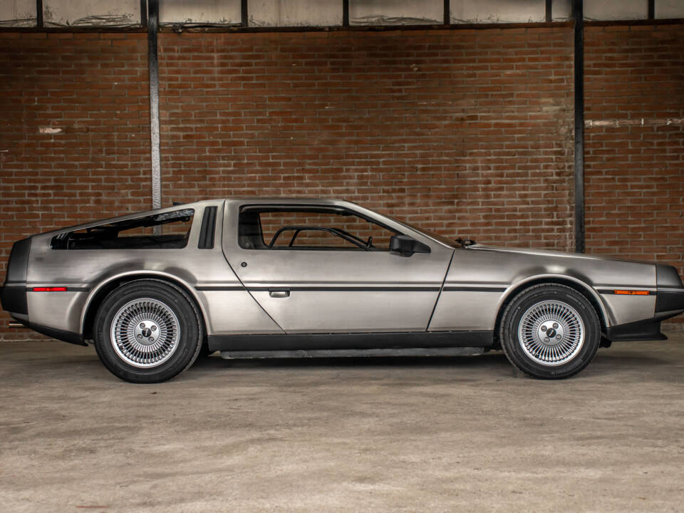 Image 3/66 of DeLorean DMC-12 (1981)