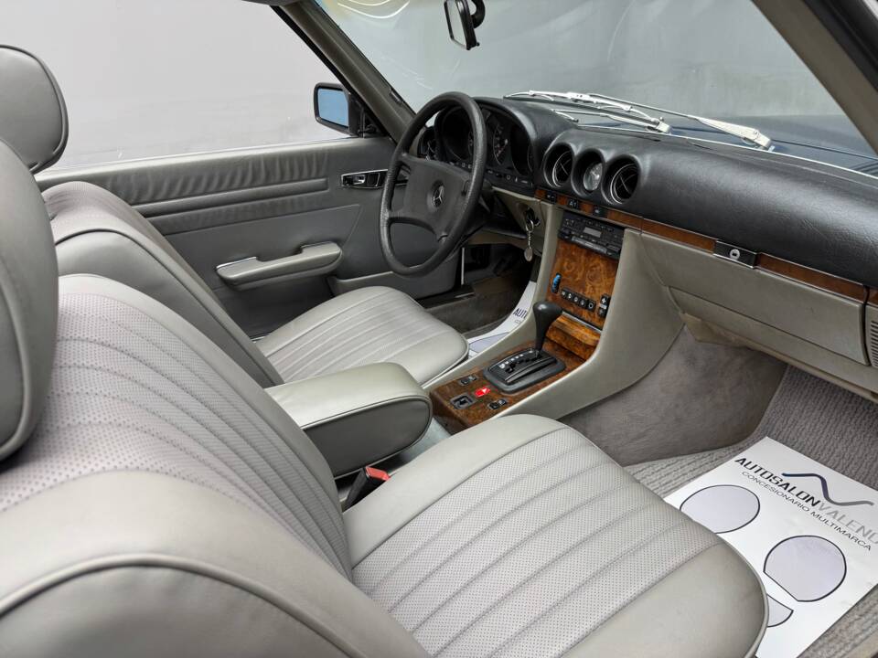 Image 16/23 of Mercedes-Benz 380 SL (1984)
