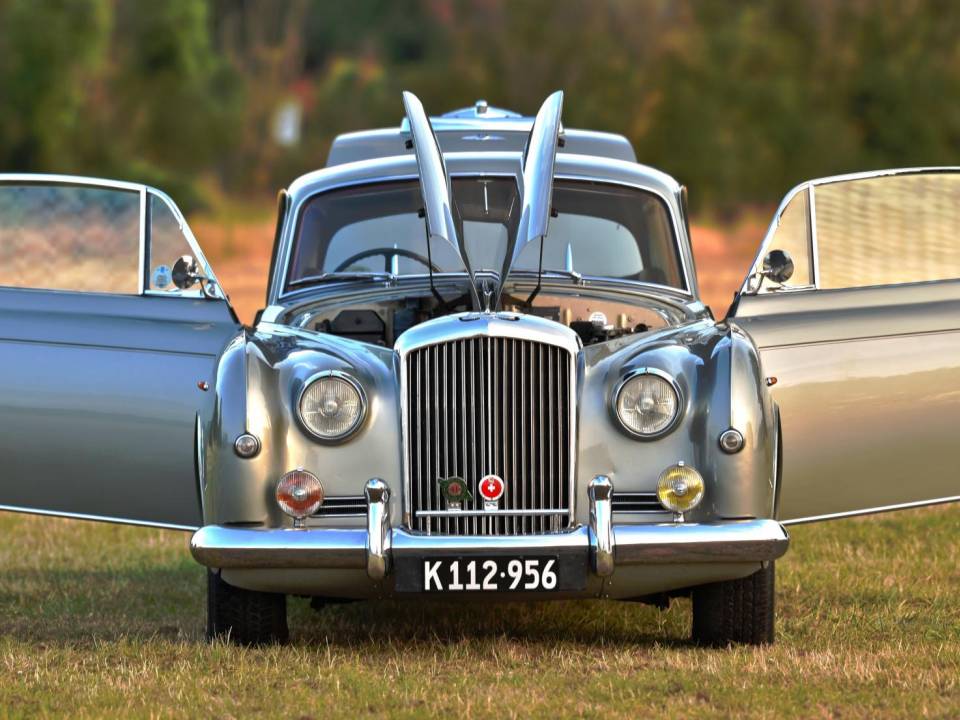 Image 19/49 of Bentley S 1 (1956)