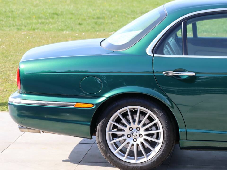 Imagen 31/50 de Jaguar XJ 8 4.2 (2006)