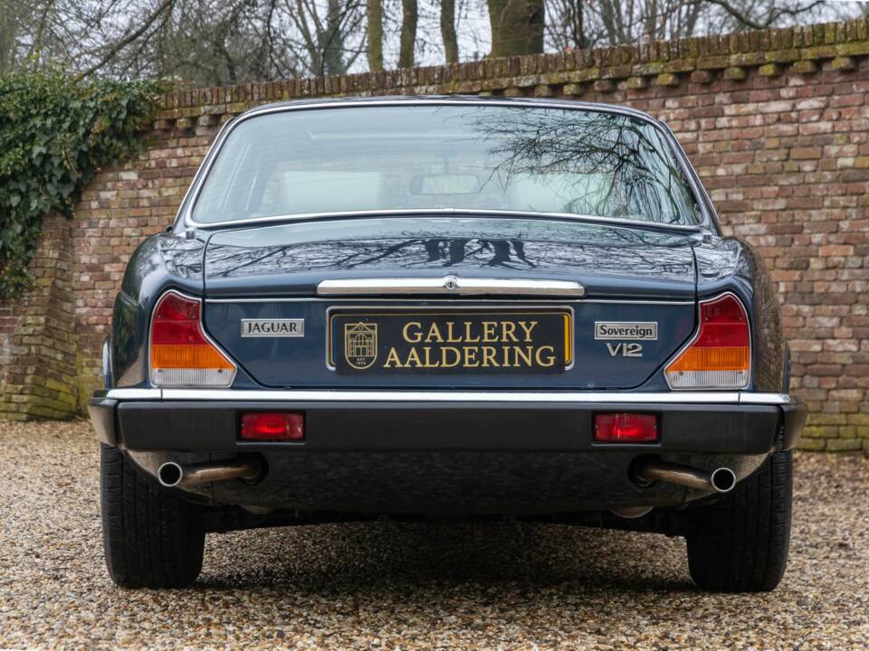 Image 6/50 of Jaguar XJ 12 (1987)