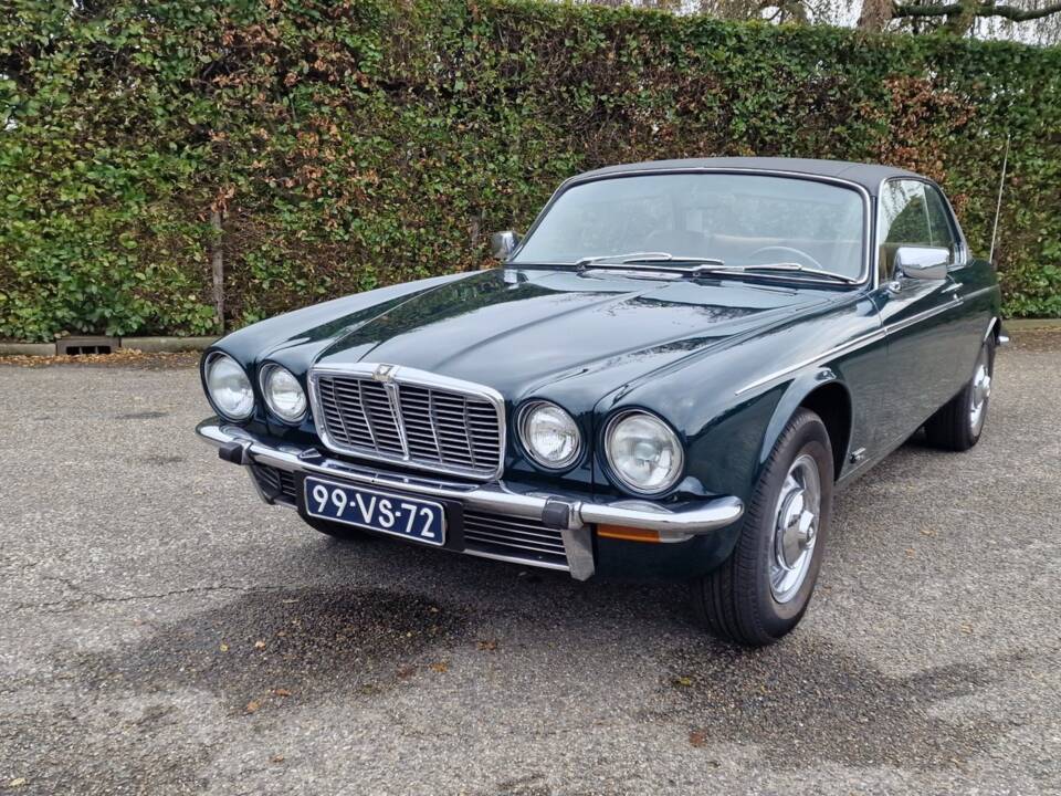 Image 1/30 of Jaguar XJ 6 C 4.2 (1976)