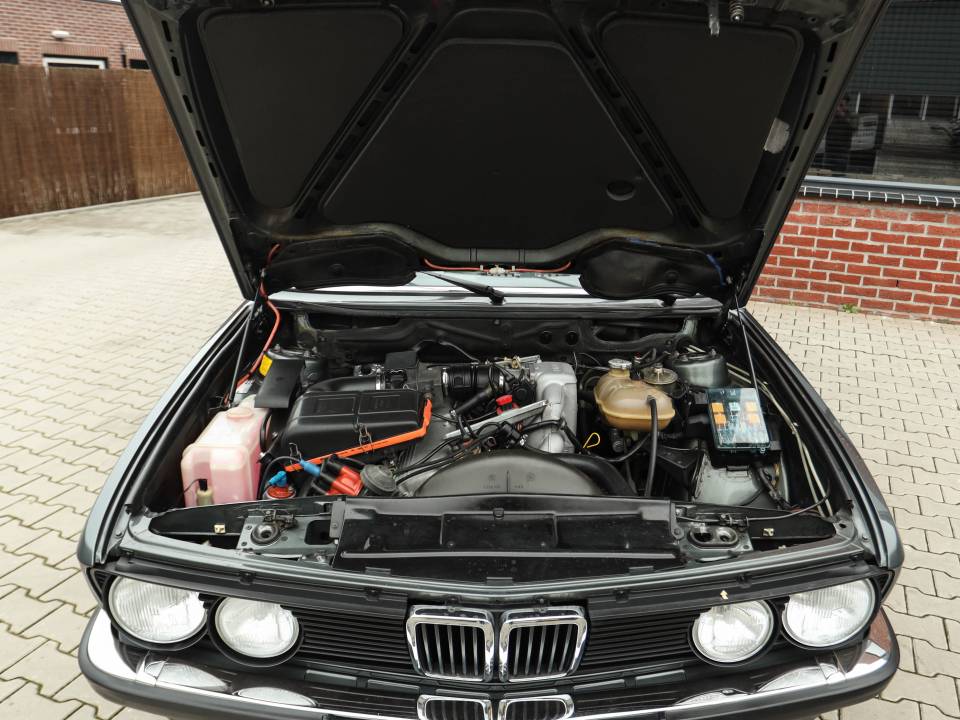 Image 5/68 of BMW 528i (1985)