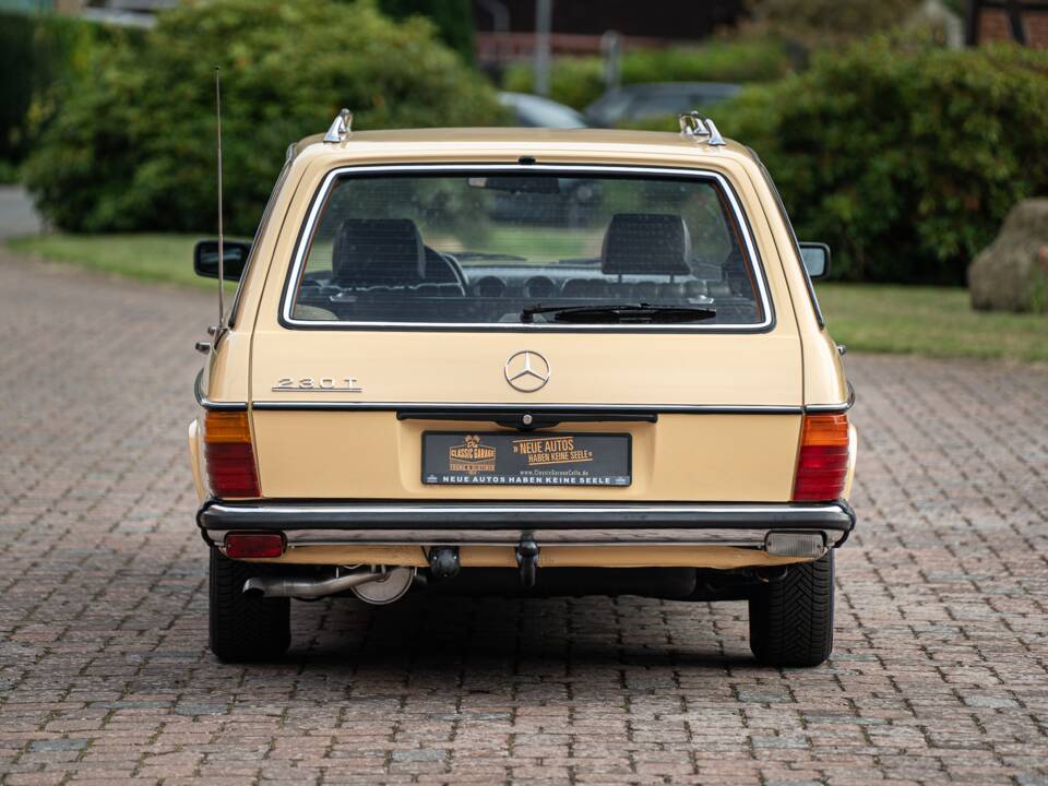 Image 15/53 de Mercedes-Benz 200 T (1982)