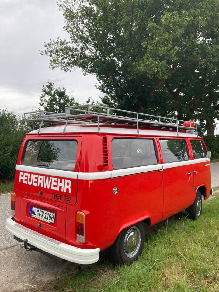 Image 6/25 of Volkswagen T2b minibus (1976)