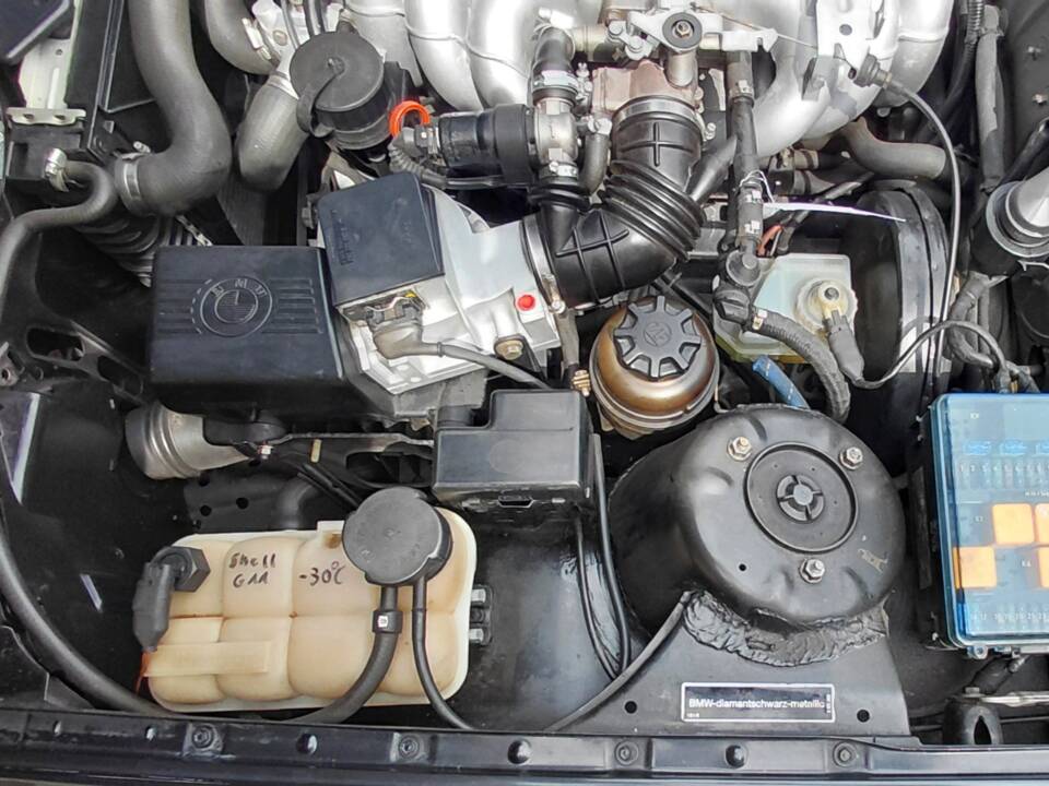 Immagine 33/53 di BMW 320i (1989)