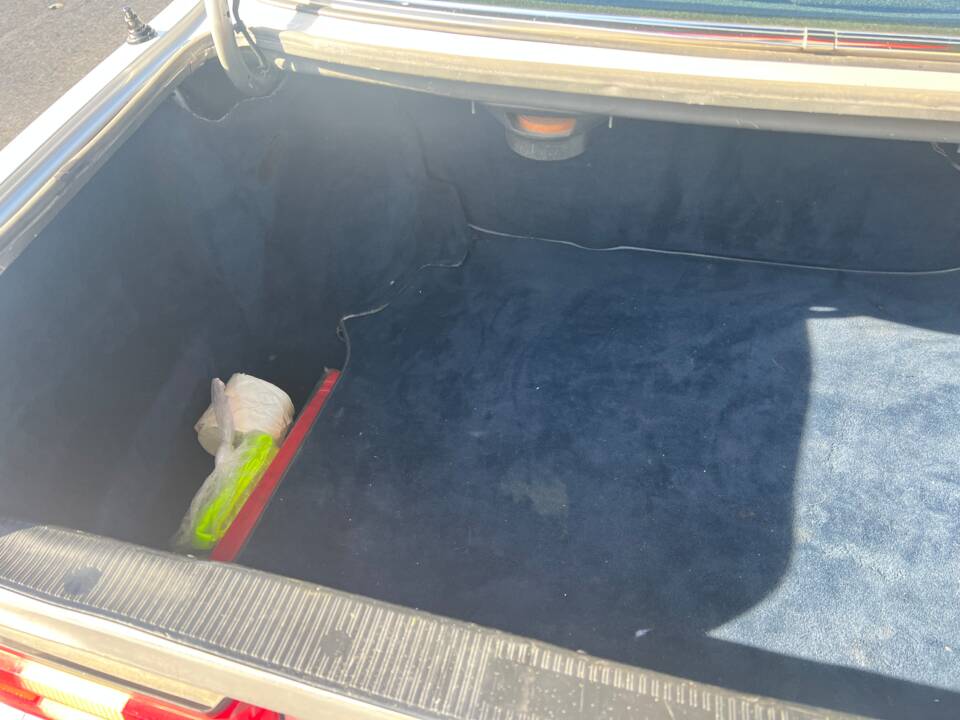 Image 38/77 of Mercedes-Benz 380 SEC (1982)