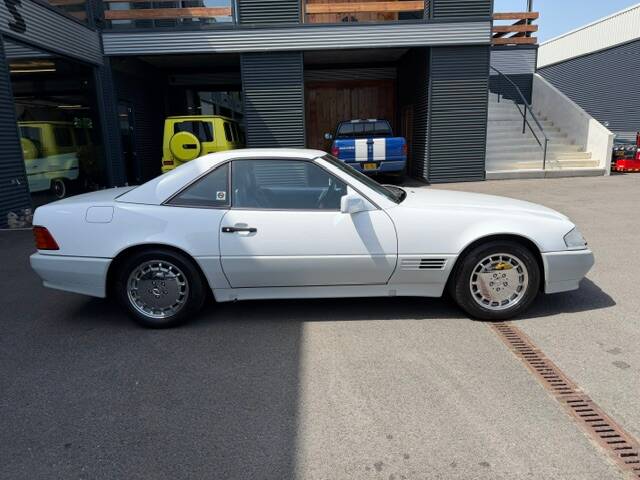 Image 7/20 of Mercedes-Benz 300 SL-24 (1992)