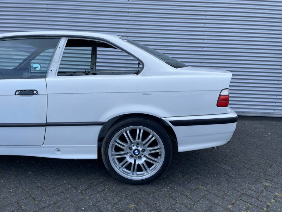 Image 7/8 de BMW 320i (1996)