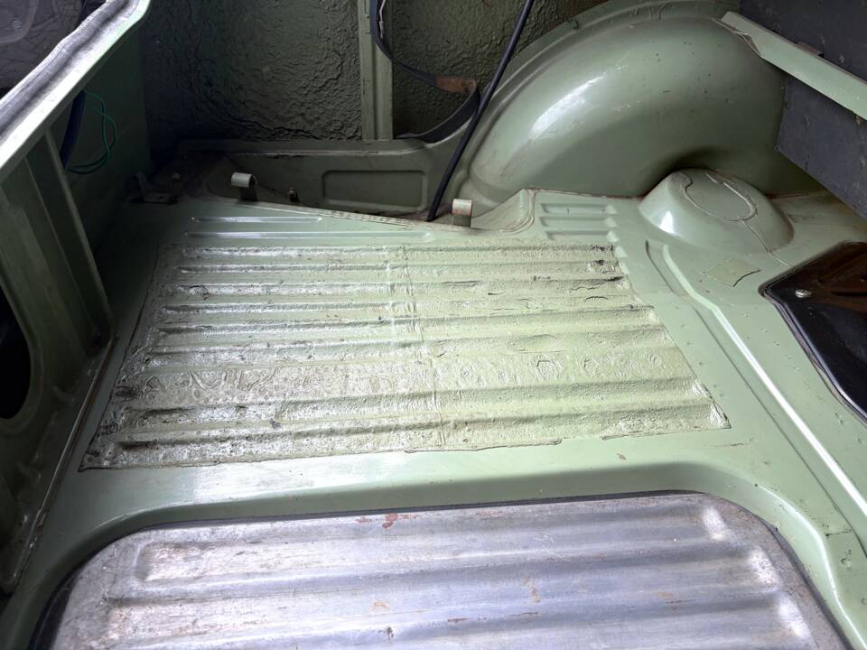 Image 8/13 of DAF Daffodil 31 (1964)