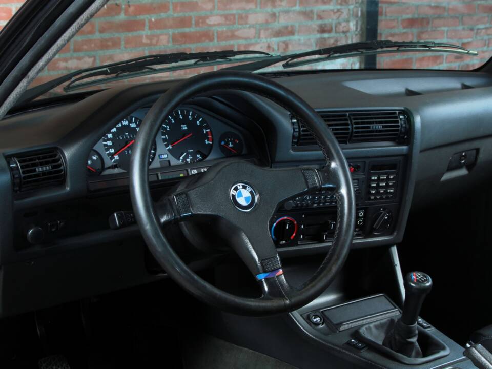 Image 35/65 of BMW M3 (1986)