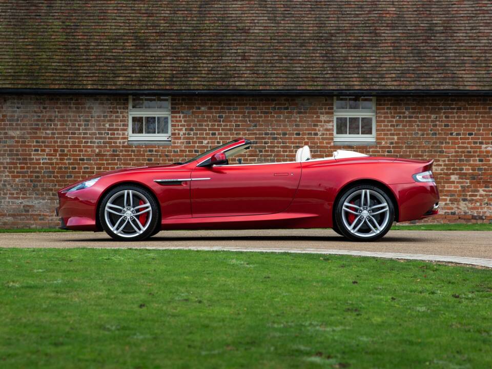 Afbeelding 2/81 van Aston Martin DB 9 Volante (2015)