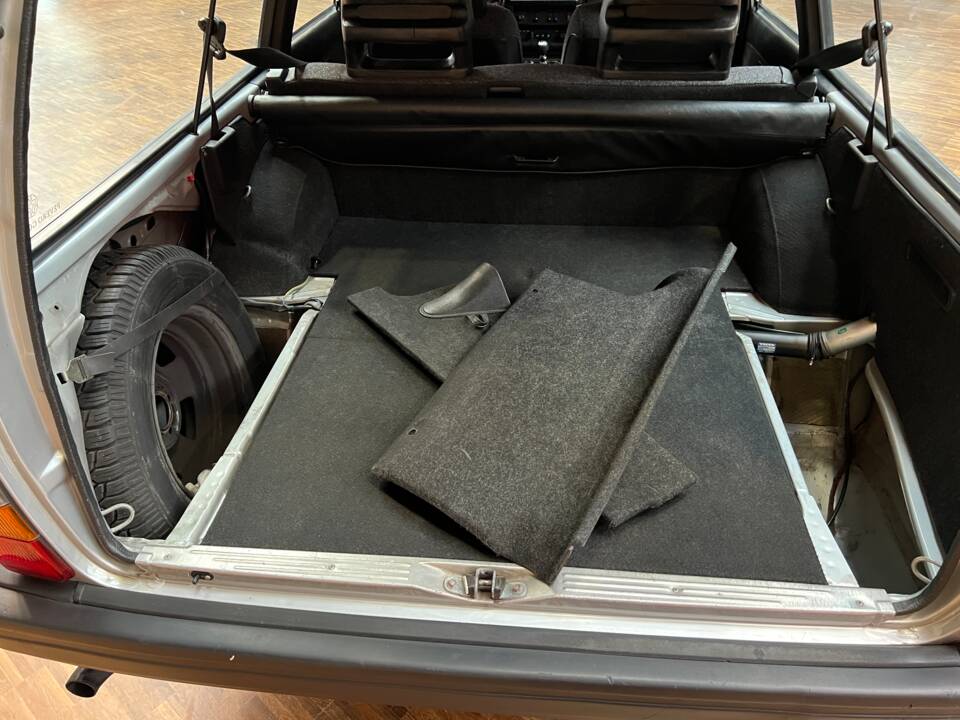 Bild 31/36 von Volvo 240 Polar (1990)