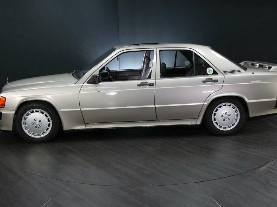 Image 2/30 of Mercedes-Benz 190 E 2.3-16 (1984)
