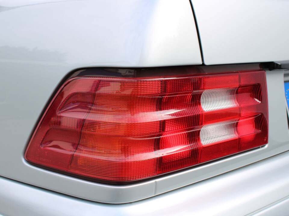 Image 16/50 of Mercedes-Benz SL 320 (2001)