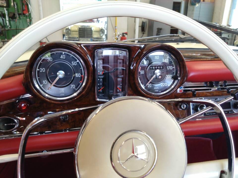 Immagine 7/9 di Mercedes-Benz 300 SE (1967)