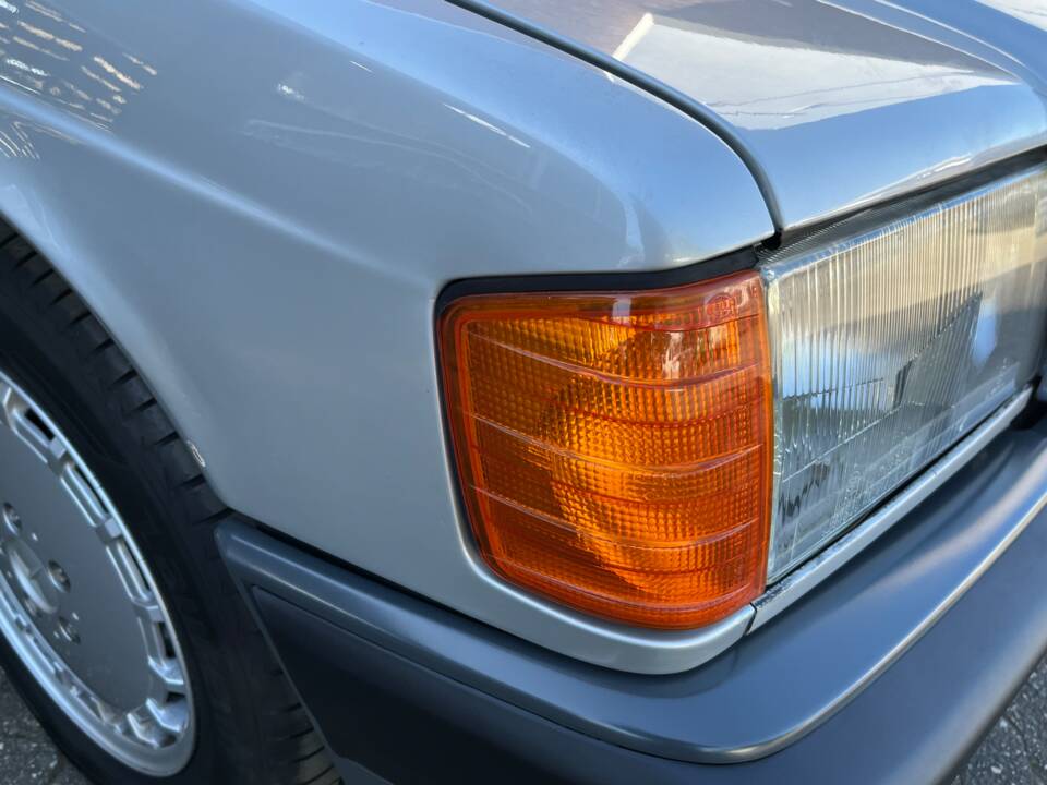Image 57/89 de Mercedes-Benz 190 E 2.6 (1988)