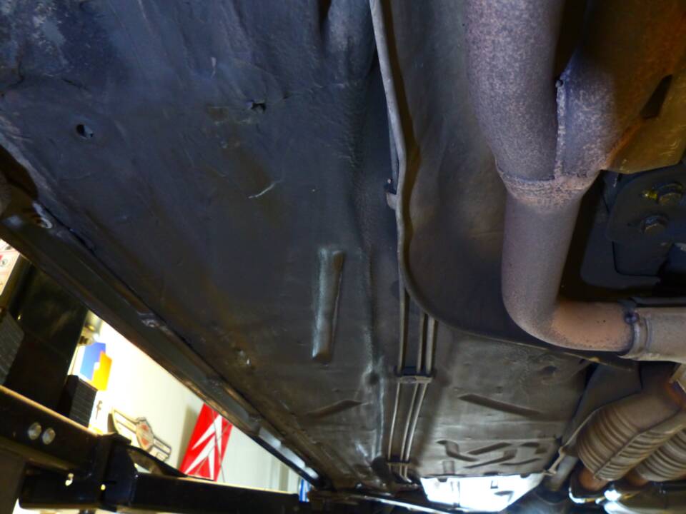 Image 41/83 de Mercedes-Benz E 220 (1996)