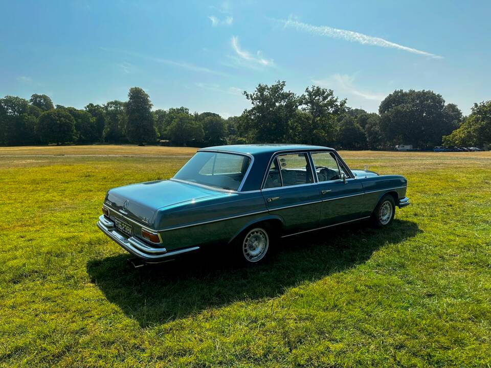 Image 13/57 de Mercedes-Benz 280 SE 3,5 (1972)